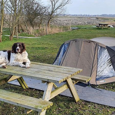 Hotel Basic 2P Tent Sotterum Kornwerd Esterno foto